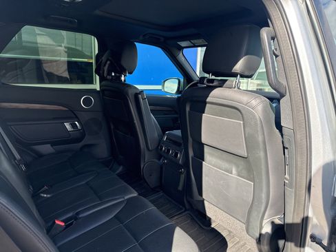 Used 2019 Land Rover Discovery HSE image 12