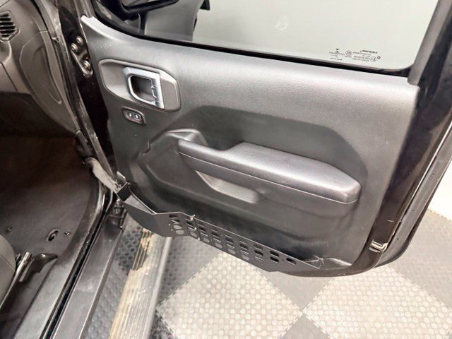 Used 2018 Jeep Wrangler Unlimited Rubicon AWD/4WD image 38