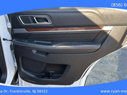 Used 2016 Ford Explorer Platinum image 22