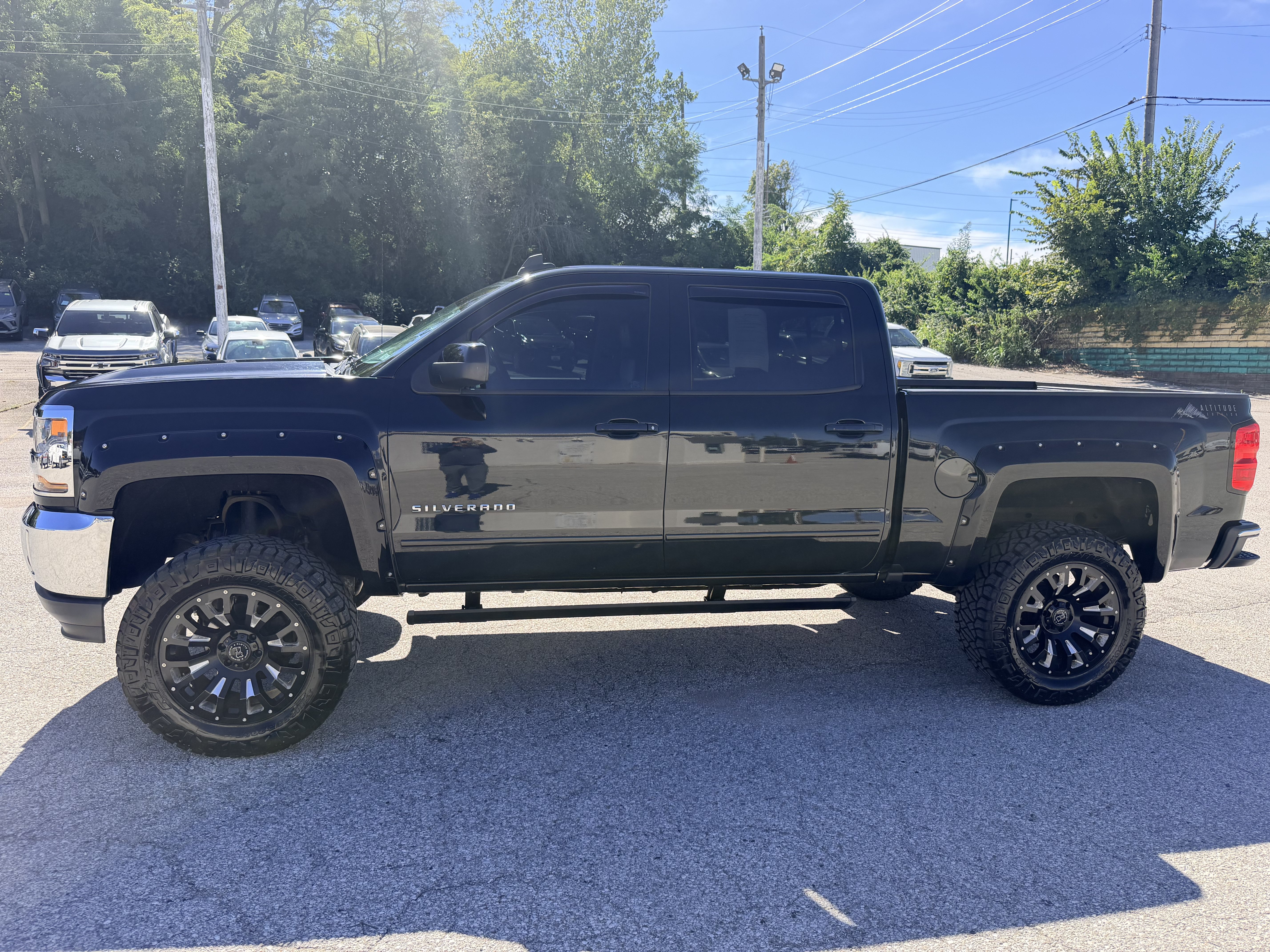 Used 2018 Chevrolet Silverado 1500 LT w/ All Star Edition AWD/4WD image 4