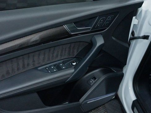 Used 2020 Audi SQ5 Premium Plus w/ Premium Plus Package AWD/4WD image 18