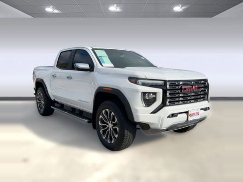Used 2024 GMC Canyon Denali image 6