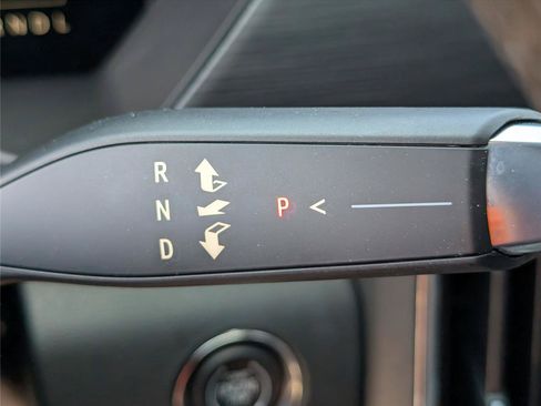 Used 2026 GMC Acadia Elevation w/ Elevation Premium Package FWD image 28