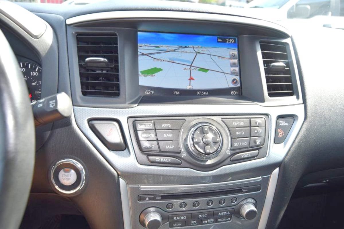 Used 2019 Nissan Pathfinder SL AWD/4WD image 25