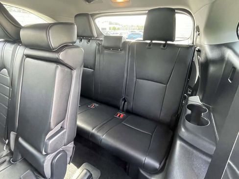 Used 2023 Toyota Highlander XLE image 17