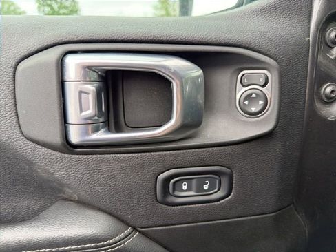 Used 2023 Jeep Gladiator Overland image 10