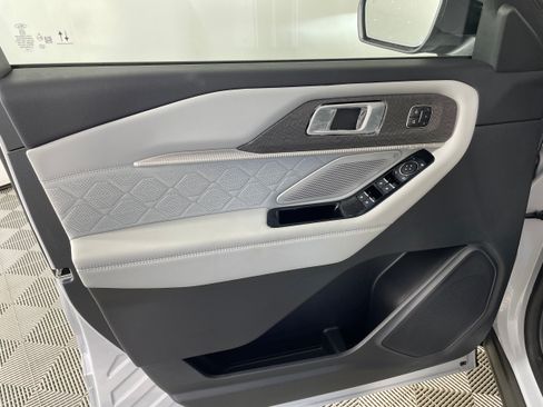 New 2026 Ford Explorer Platinum w/ LUX Leather Package AWD/4WD image 9