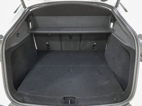 Used 2026 Tesla Model Y AWD image 9