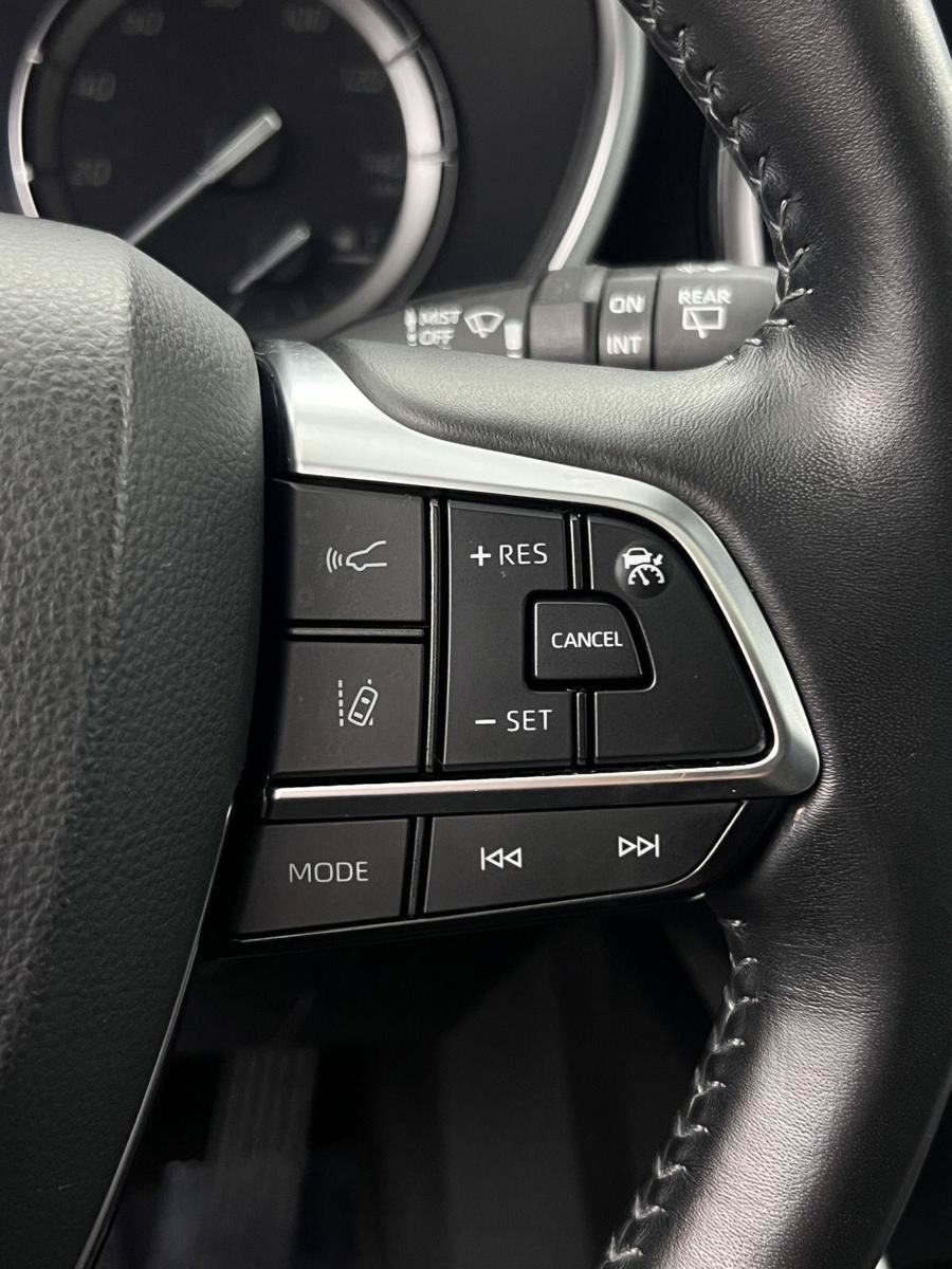 Used 2020 Toyota Highlander XLE FWD image 11