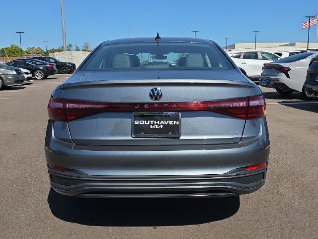 Used 2025 Volkswagen Jetta SE FWD image 4