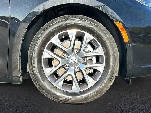 Used 2025 Chrysler Pacifica Pinnacle image 35