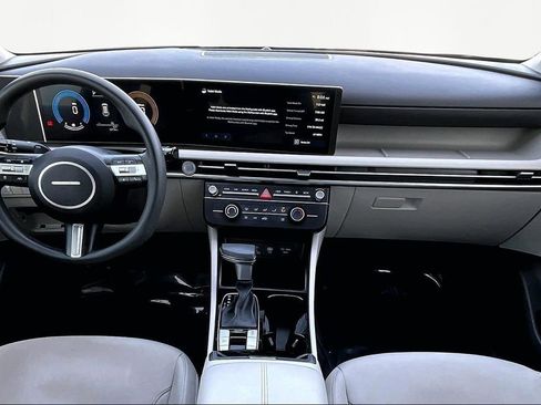 Used 2025 Hyundai Tucson SE image 16