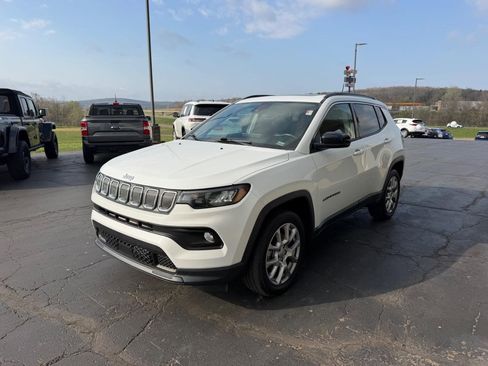 Used 2022 Jeep Compass Latitude w/ Sun and Sound Group image 8