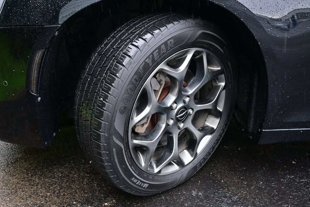 Used 2015 Chrysler 300 S w/ 300S Premium Group AWD/4WD image 7