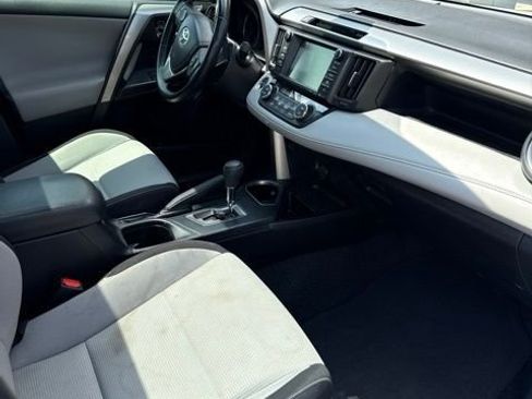 Used 2018 Toyota RAV4 XLE FWD image 4
