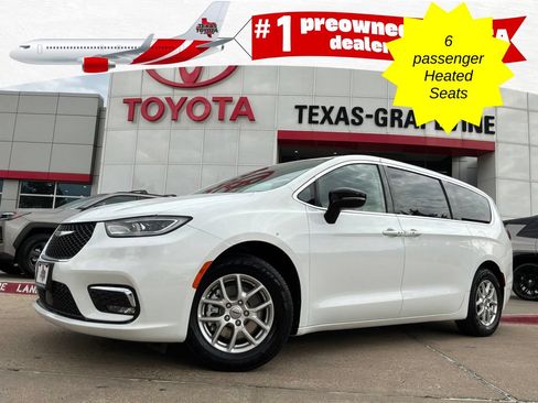 Used 2024 Chrysler Pacifica Touring-L FWD image 1
