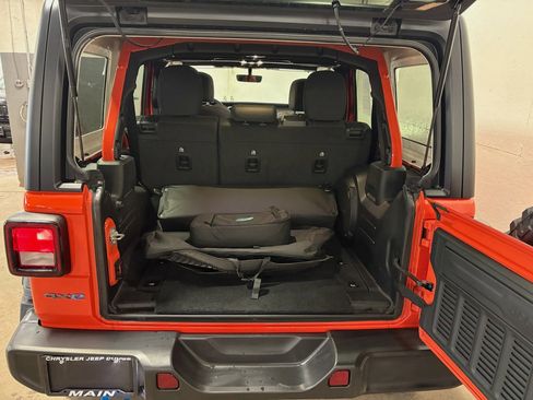 Used 2023 Jeep Wrangler Unlimited w/ Cold Weather Group image 9