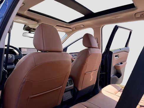 New 2026 Nissan Rogue Platinum image 6