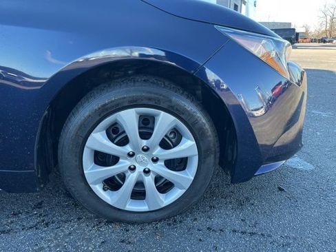 Used 2021 Toyota Corolla LE image 5