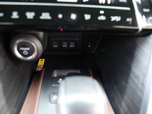 Certified 2024 Toyota Venza XLE image 25