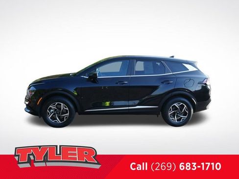 Used 2024 Kia Sportage LX AWD/4WD image 4