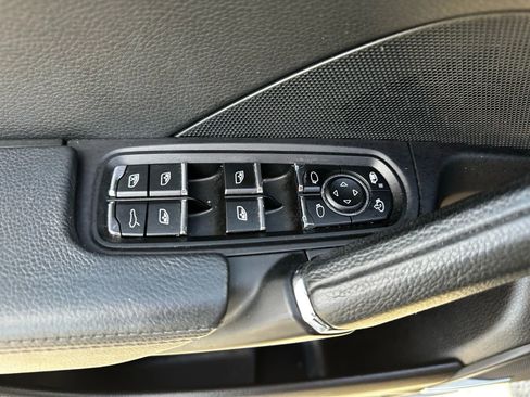 Used 2018 Porsche Cayenne image 25
