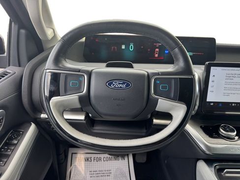 Certified 2025 Ford Expedition Max Platinum w/ Driver's Package AWD/4WD image 16