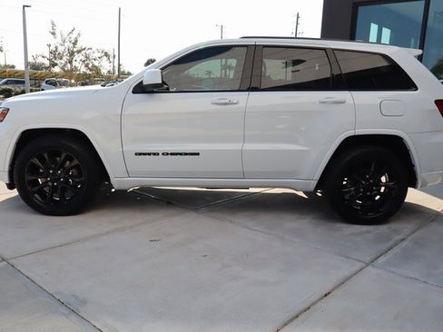 Used 2021 Jeep Grand Cherokee Laredo X image 7