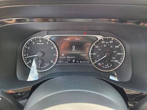 Used 2025 Nissan Pathfinder SV AWD/4WD image 38