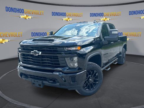Used 2025 Chevrolet Silverado 2500 Custom w/ Custom Value Package AWD/4WD image 4