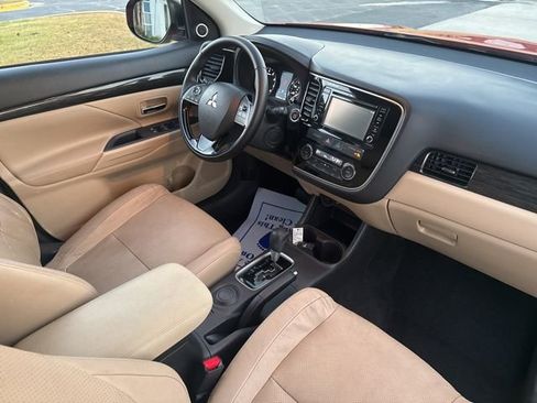 Used 2016 Mitsubishi Outlander SEL image 16