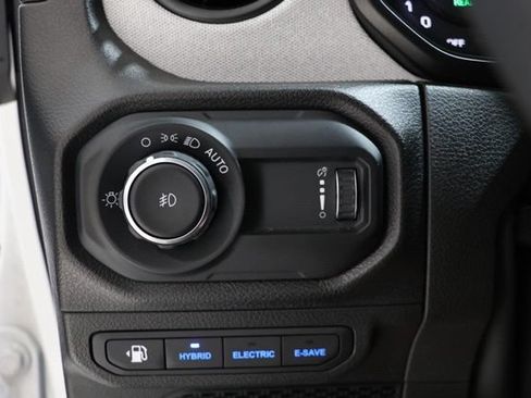 Used 2024 Jeep Wrangler Unlimited AWD/4WD image 21