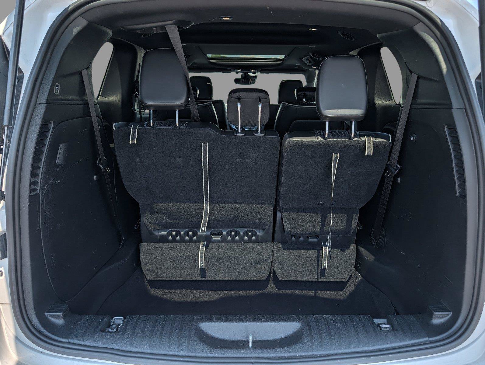Used 2025 Chrysler Pacifica Limited FWD image 36