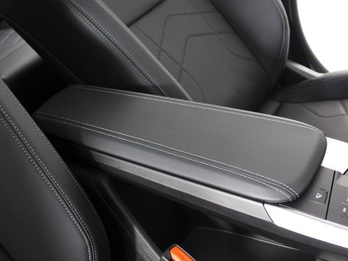 Used 2025 BMW X1 xDrive28i w/ Technology Package image 16