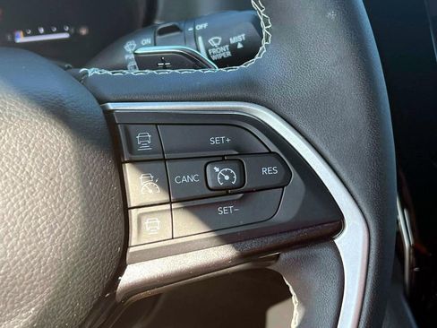 Certified 2023 Jeep Grand Cherokee L Laredo image 23