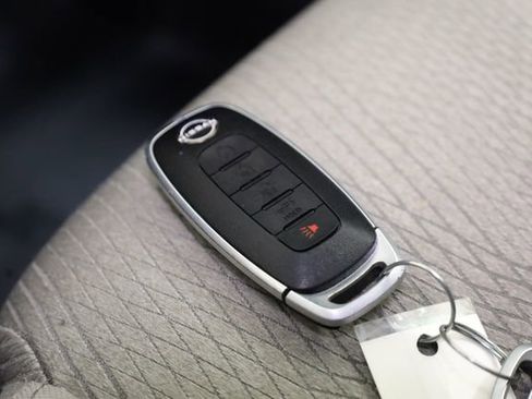Used 2025 Nissan Rogue SV AWD/4WD image 33