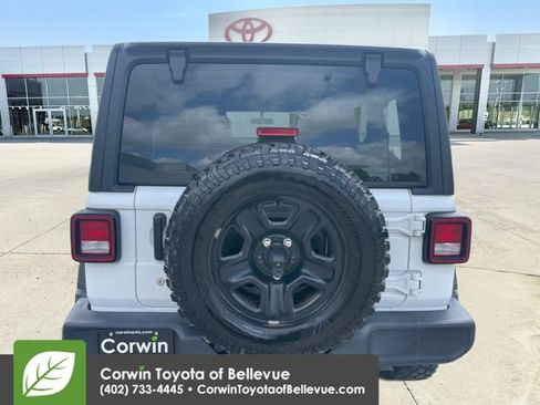 Used 2018 Jeep Wrangler Unlimited Sport AWD/4WD image 4