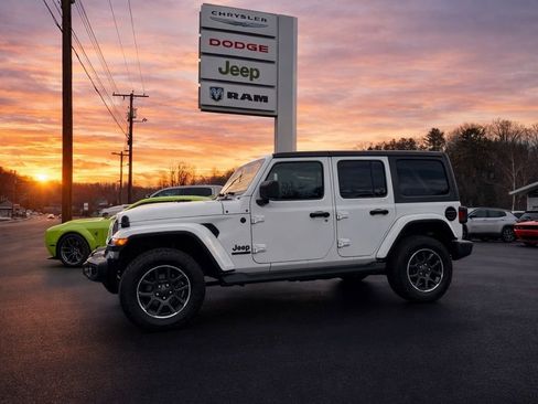 Used 2021 Jeep Wrangler Unlimited Sport AWD/4WD image 3