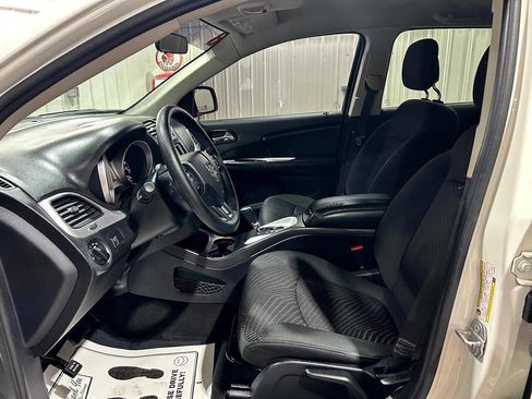 Used 2018 Dodge Journey SE image 4