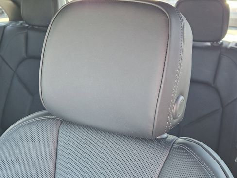 Certified 2025 Porsche Macan image 16