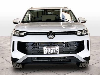 Used 2025 Volkswagen Tiguan SE