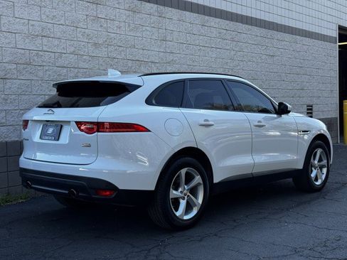 Used 2018 Jaguar F-PACE Premium image 3