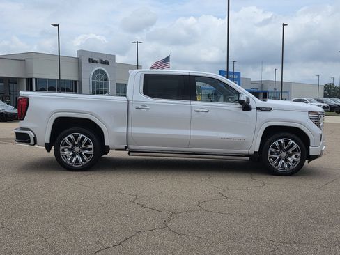 Used 2023 GMC Sierra 1500 Denali w/ Denali Reserve Package AWD/4WD image 4