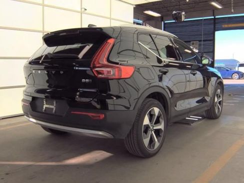 Used 2025 Volvo XC40 B5 Plus AWD/4WD image 5