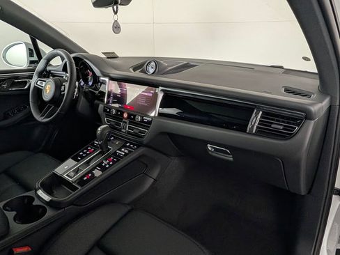 New 2026 Porsche Macan image 19