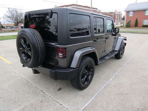 Used 2018 Jeep Wrangler Unlimited Sahara w/ Connectivity Group image 3