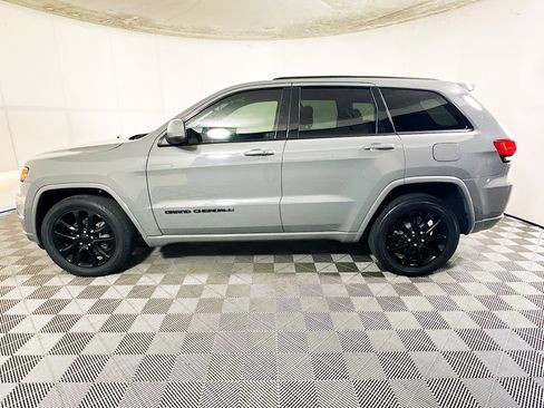Used 2020 Jeep Grand Cherokee Altitude RWD image 6