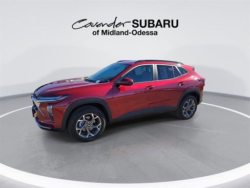 Used 2025 Chevrolet Trax LT image 4