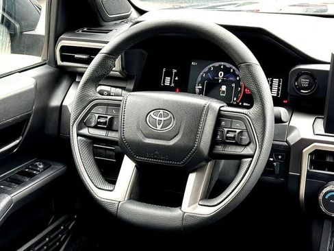 Used 2025 Toyota Tacoma SR5 w/ SR5 Upgrade Package AWD/4WD image 28