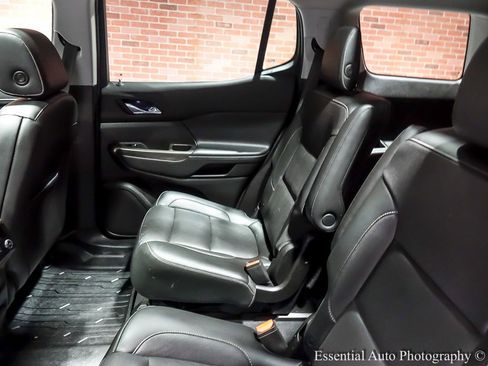 Used 2019 GMC Acadia SLT image 16